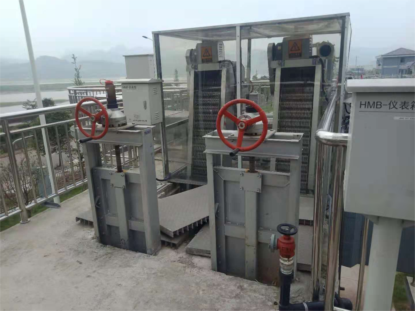 ?山東地衛(wèi)環(huán)?？萍加邢薰敬蛟旄咝Щ剞D(zhuǎn)式格柵除污機(jī)